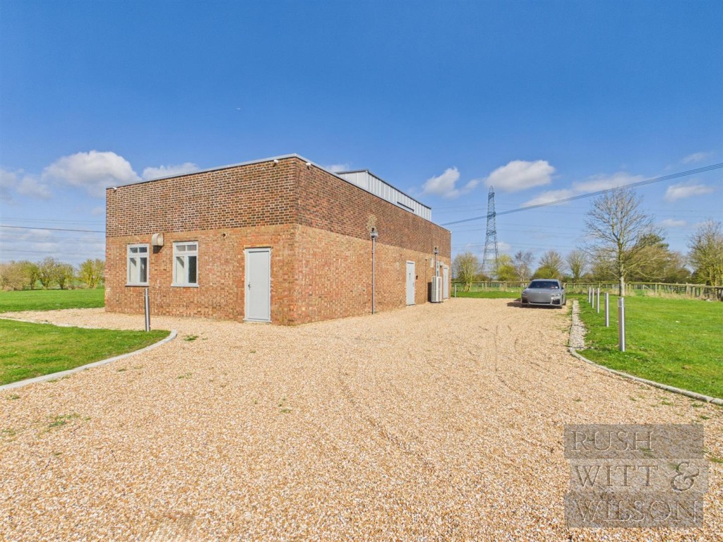Lot: 100 - WELL PRESENTED DETACHED HOUSE - Detached house